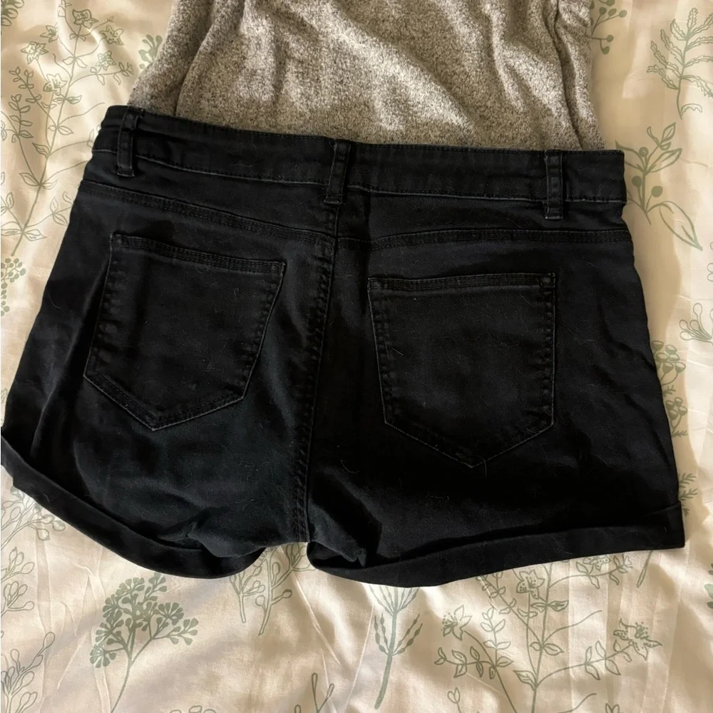 SOLD Cute black Jean shorts - Picture 3 of 3